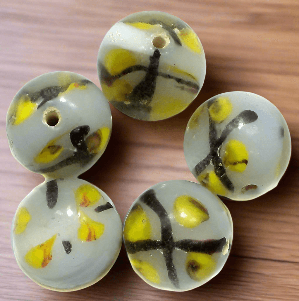 17 Fancy Beads Round Inside Light Gray 14mm - Grey / Glass / Round