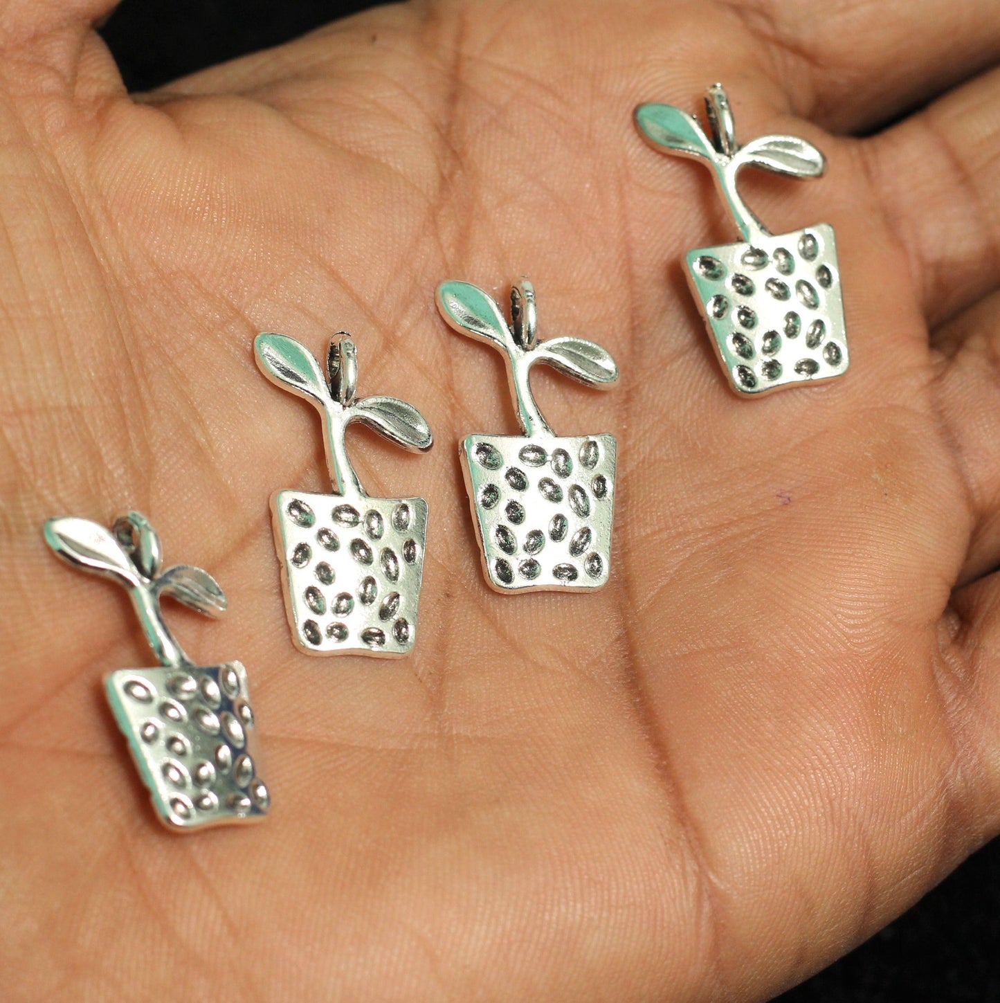 25x13x2mm, Tibetan Alloy Plant in Pot Charms Antique Silver - Silver / Plant / 10 Pcs