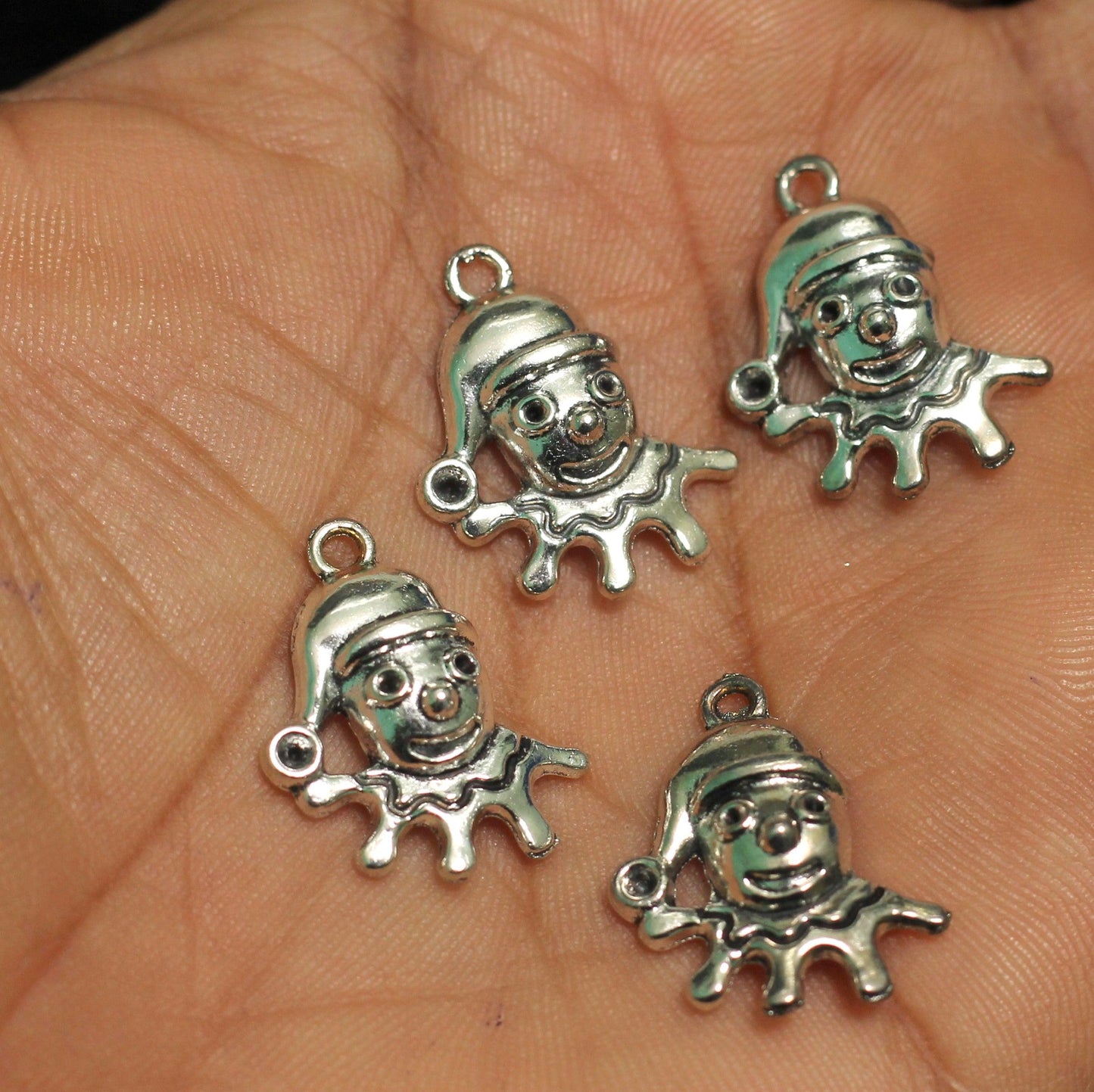 20 Pcs German Silver Charms, Size 21x14mm - Silver / German Silver / Figures