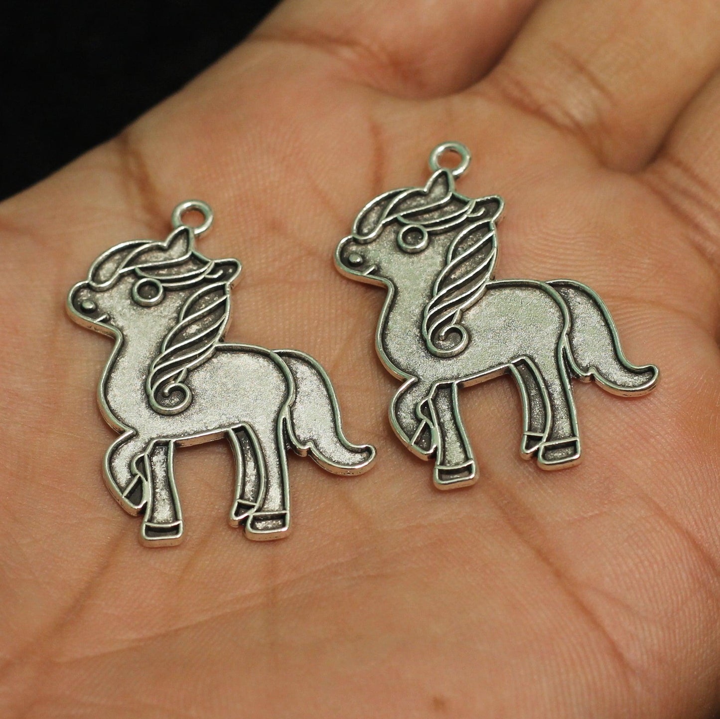 5 Pcs, 1.5 Inch German Silver Horse Pendants - Silver / German Silver / 5 Pcs