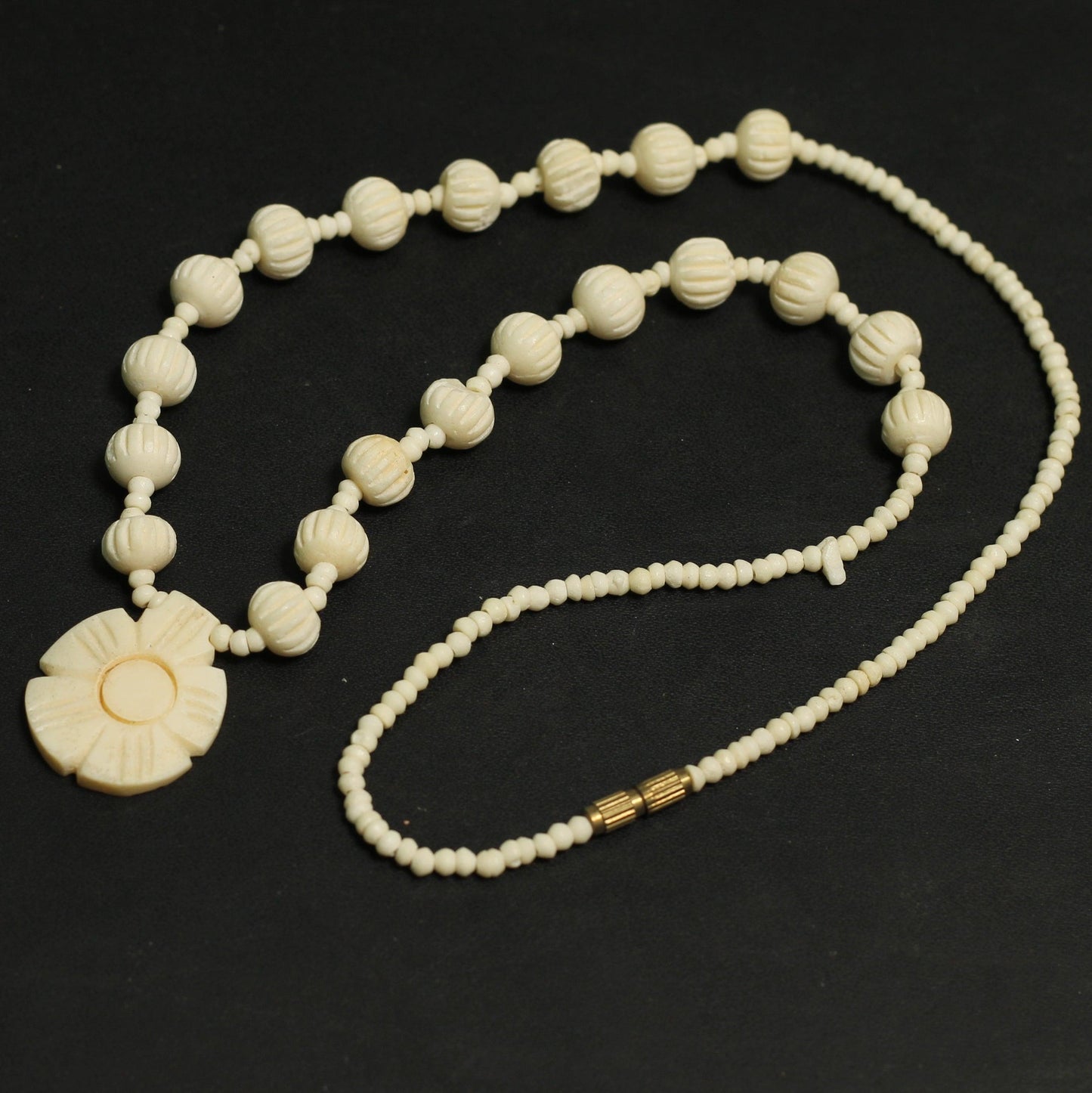 21 inch Bone Beads Necklece With Pendant White - White