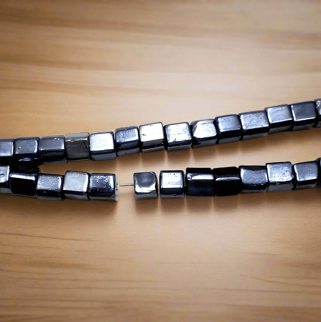 5 Strings Gun Metal Cube Beads 4 mm - Grey / Glass / Cube