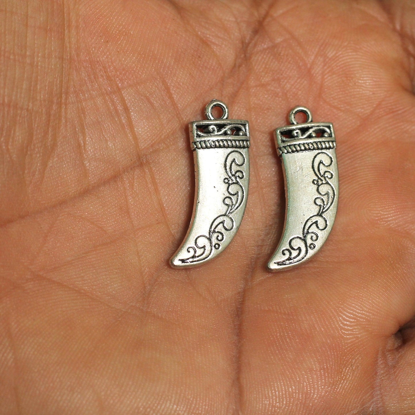 2 Pcs, 1 Inches German Silver Pendant - Silver / German Silver