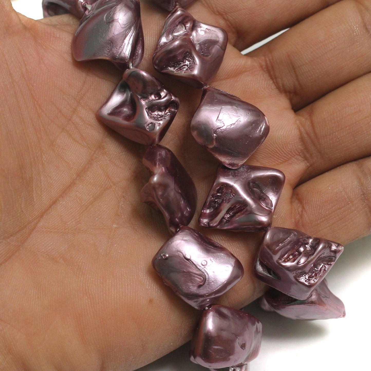 22mm Shell Pearl Beads - Purple / 22mm / 1 String