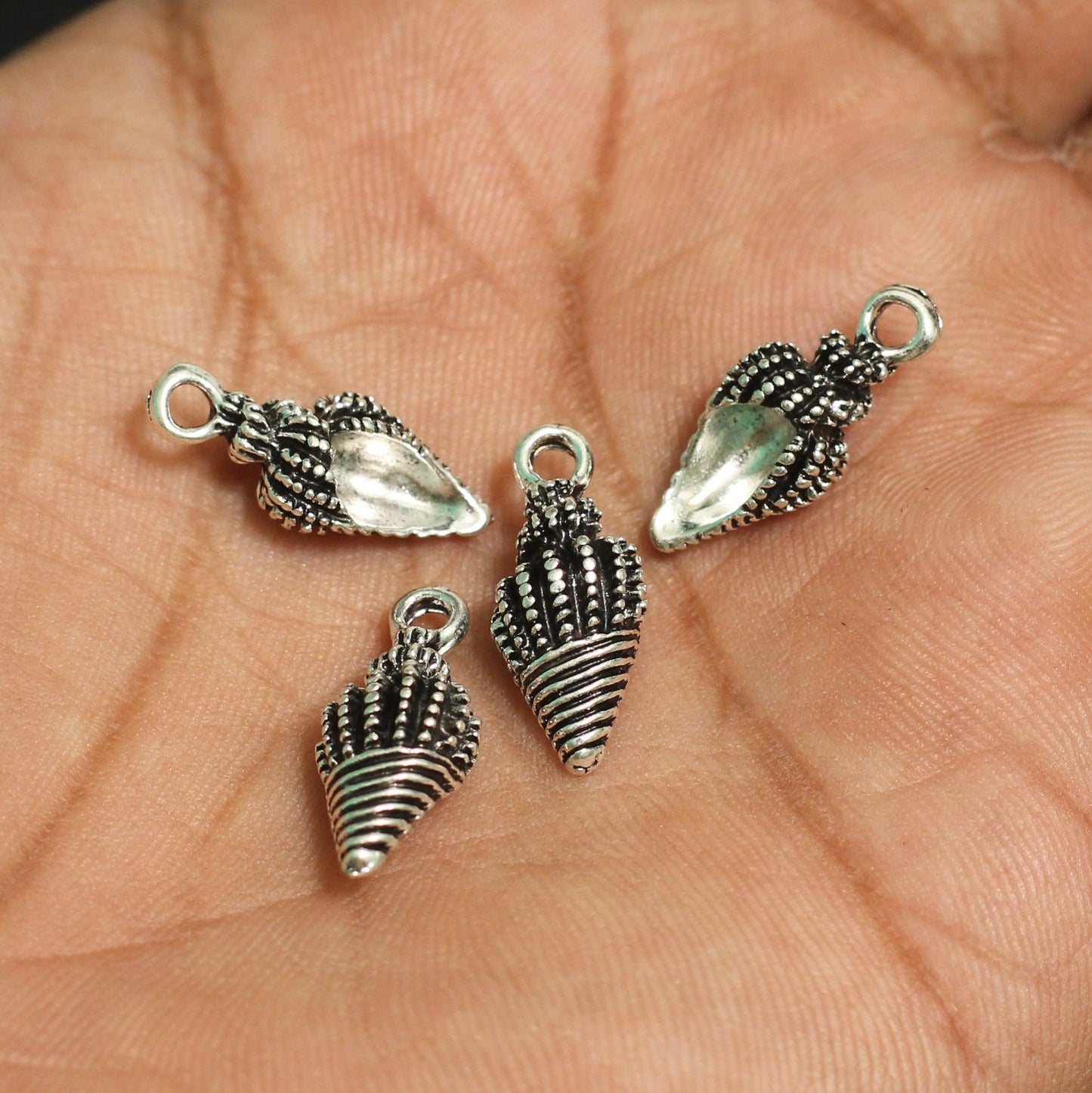 German Silver Sea Shell Charms 20mm - German Silver / Silver / 10 Pcs