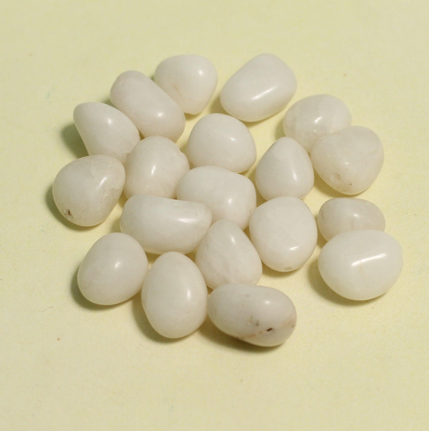 50 Pcs Tumble White Onyx Stone Beads 10-20 mm - White / Stone / 50 Pcs