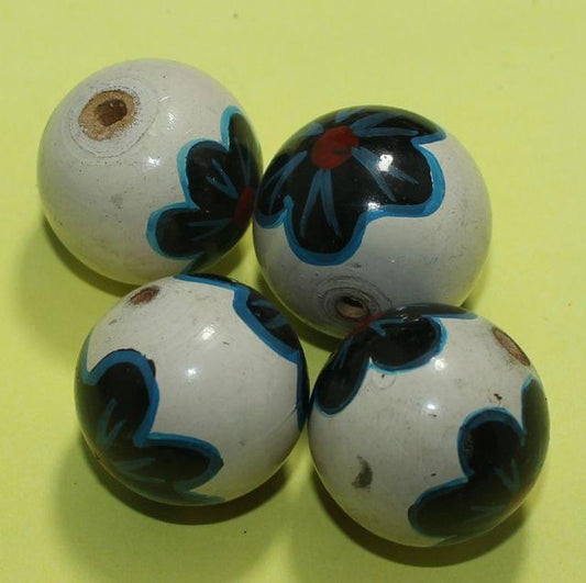 20 Pcs Wooden Round Beads 1.25 Inch - White / Wood / Round