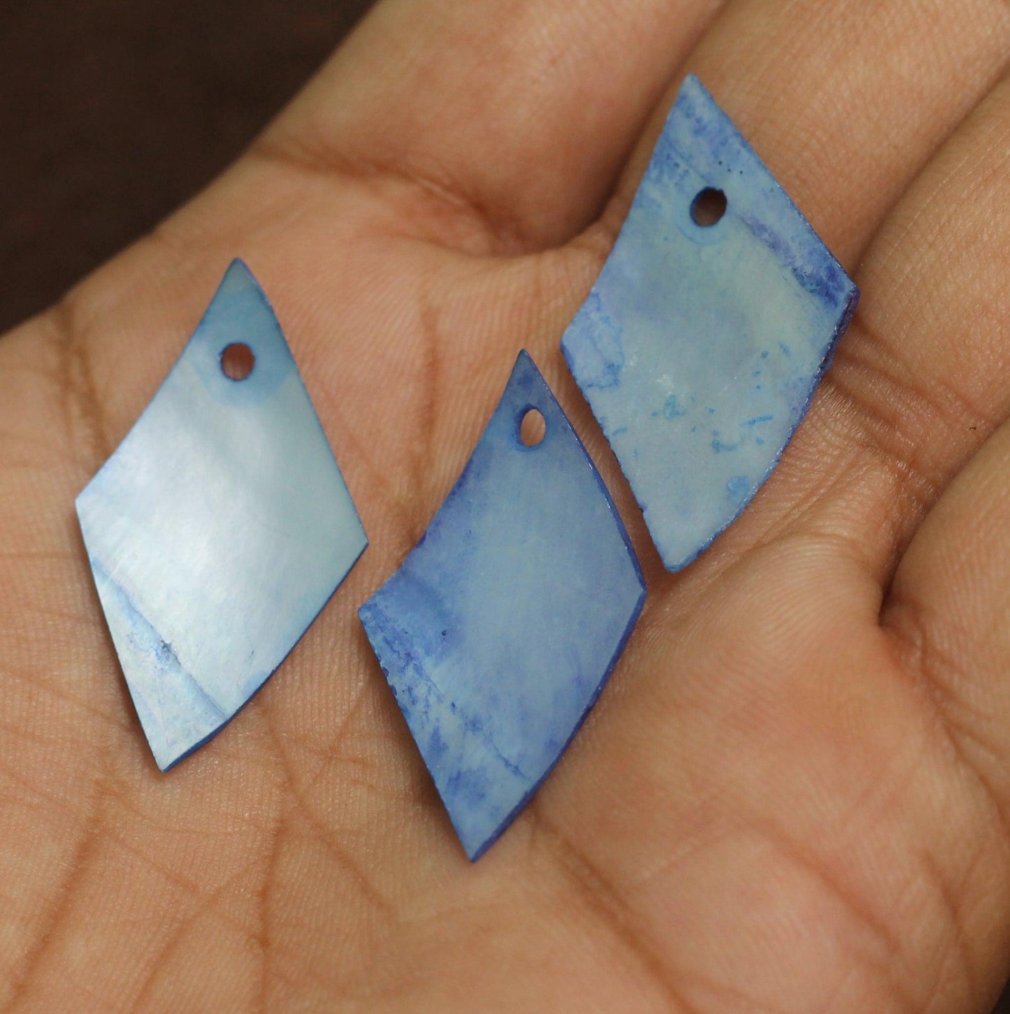 50 Pcs, 33mm Blue Single Hole Shell Beads - Blue / Shell