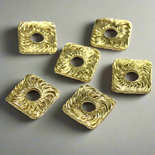 10 Pcs Wire Mesh Beads Golden 20mm - Golden / Iron